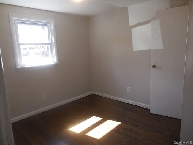 Building Photo - 14 Maurice Ln