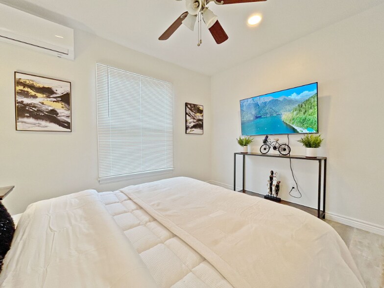 Building Photo - 5288 Santa Margarita St