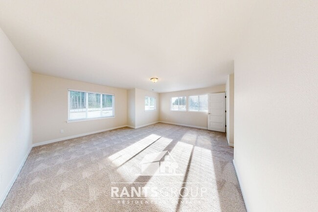 Building Photo - Beautiful Steilacoom Ridge Home! Easy freeway access!