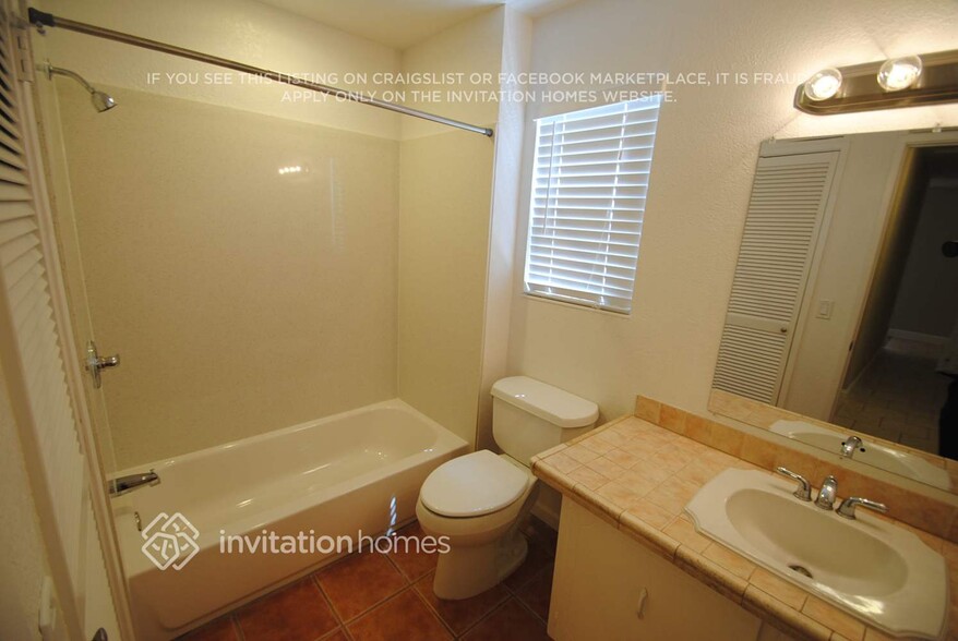 Building Photo - 385 Temple Dr