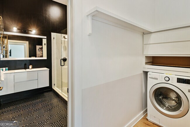 Building Photo - 208 12th St NE