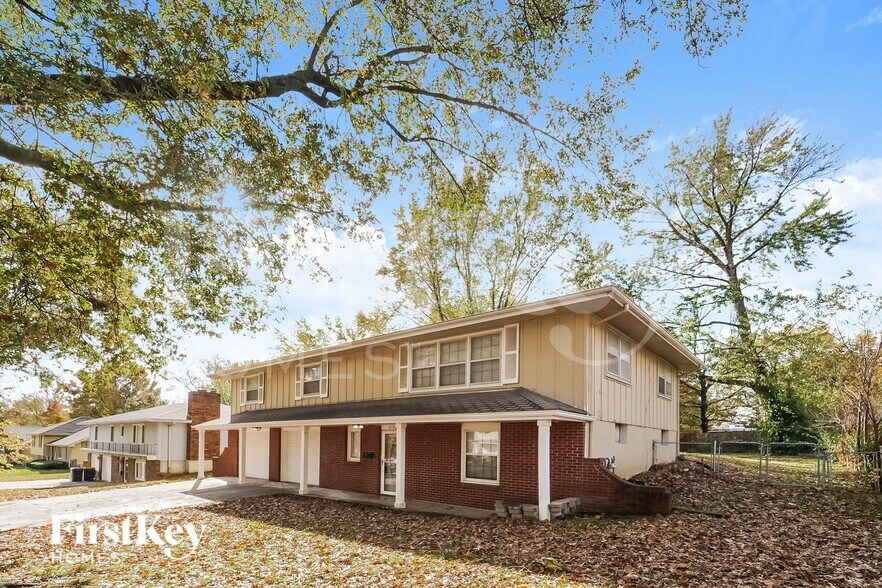 Building Photo - 8728 Everett St