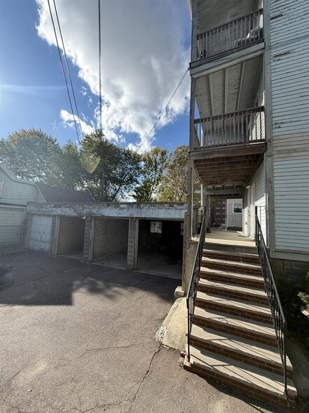 Building Photo - 106 Highland Ave