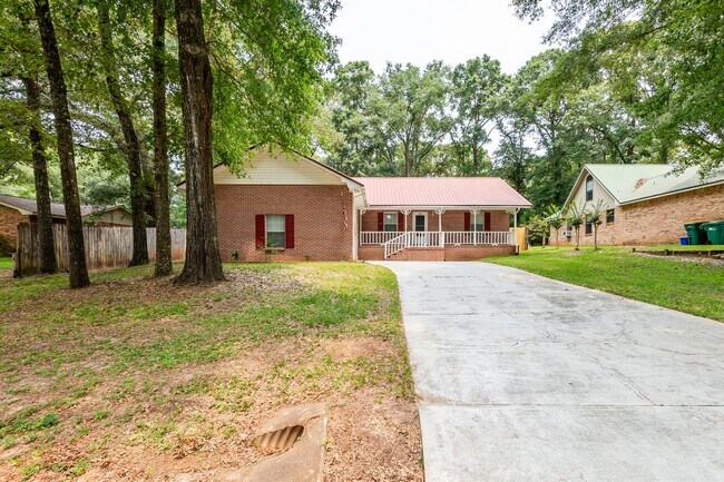 Building Photo - 2823 Lake Silver Rd