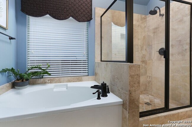 Building Photo - Charming 5-Bedroom Home for Rent in Gated ...