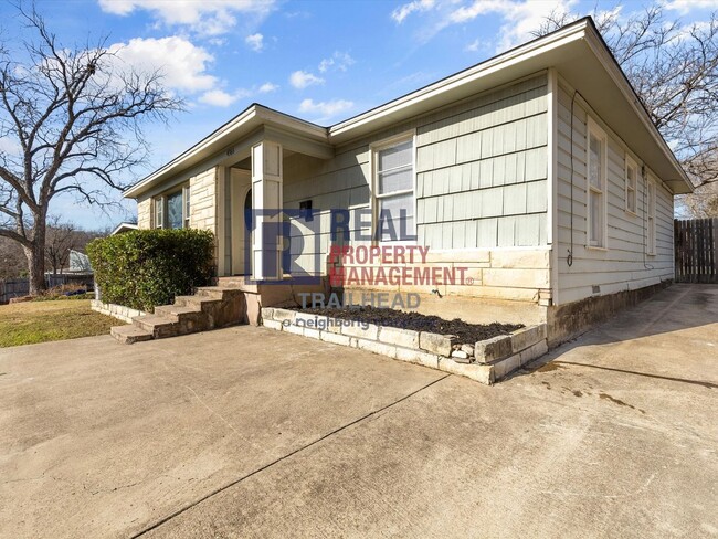 Building Photo - Charming 3 Bed 2 Bath Bungalow in Alamo He...