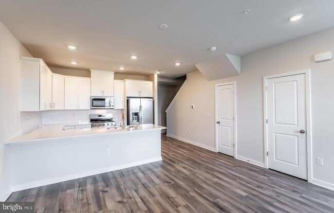Building Photo - 713 Platinum Dr