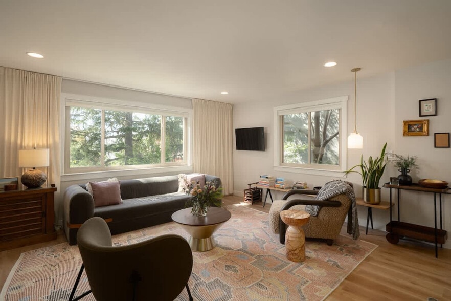 Primary Photo - 10 Truitt Ln