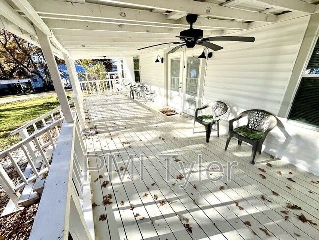 Building Photo - 223 Sunray St