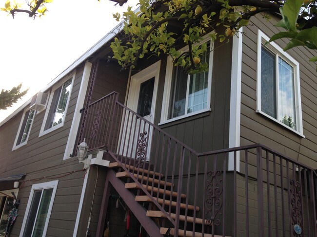 Primary Photo - 6443 Oak Ave