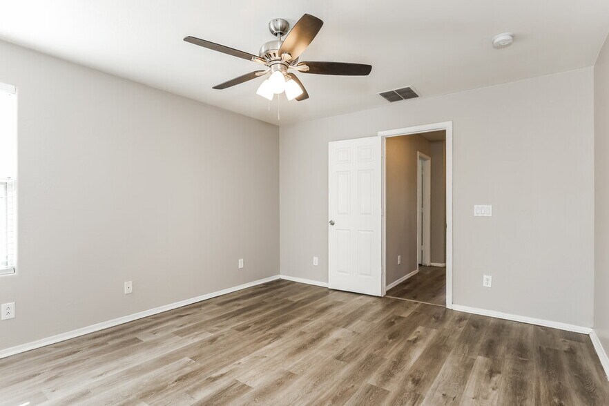 Building Photo - 3728 S 54th Glen