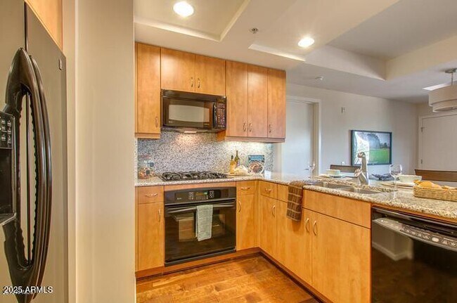 Building Photo - 7161 E Rancho Vista Dr