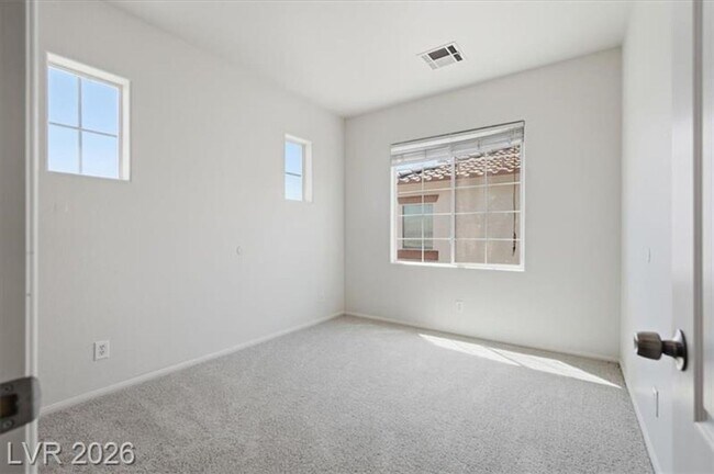 Building Photo - Inviting 3-Bedroom Home with Oversized Loft in Gated Southwest Community