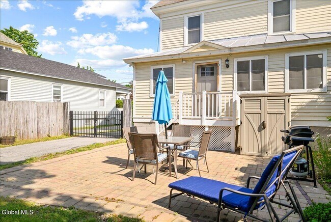 Building Photo - 162 Lake Ave