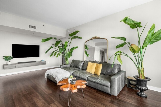 Building Photo - Charming 2BR Condo in Midtown Atlanta