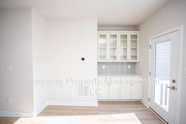 Building Photo - 8 Foxwood Dr