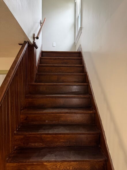 Building Photo - 732 Rockford Ave