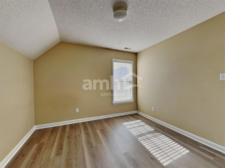 Building Photo - 204 Machost Dr