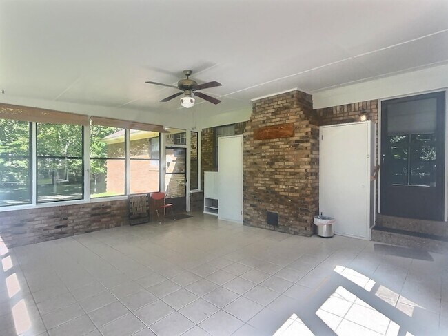 Building Photo - 335 Alexander Cove