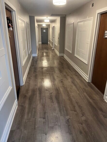 Building Photo - 1047 S Evergreen Ave