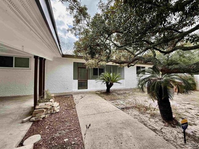 Building Photo - 205 Fairpoint Dr