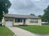Building Photo - Charming Brookside Bungalow on large corne...
