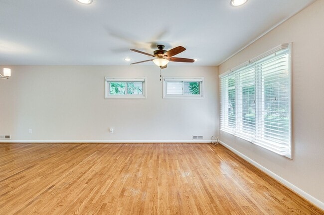 Building Photo - 4228 San Carlos Dr