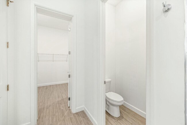 Building Photo - 601 SE Fascino Cir