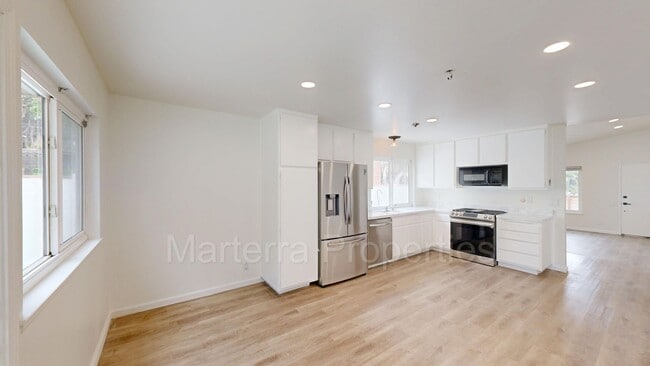 Building Photo - Amazing 3 Bedroom Home in Mission Viejo!