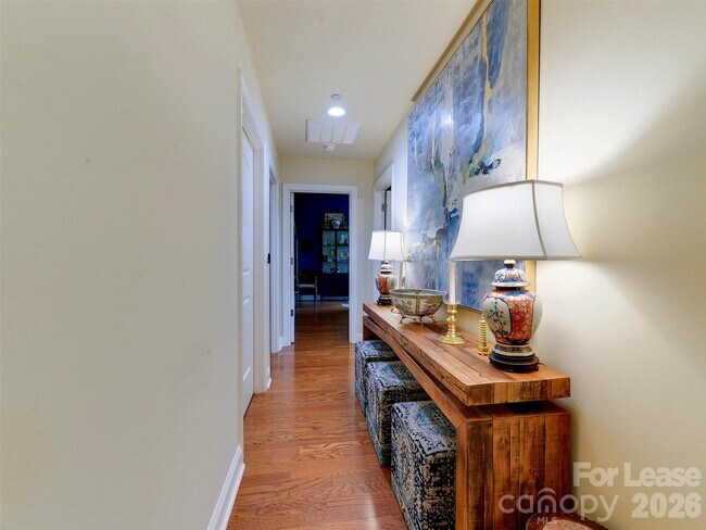 Building Photo - 701 Royal Ct