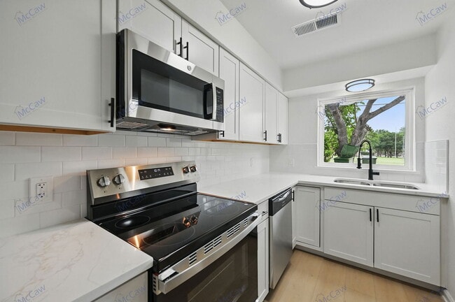 Building Photo - 822 Wildwood Ln