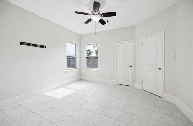 Building Photo - 1230 W 25th St