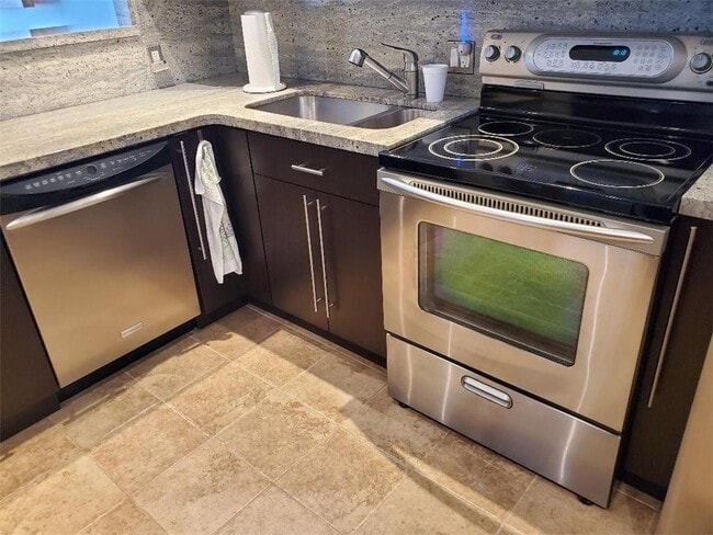 Building Photo - 3000 S Course Dr