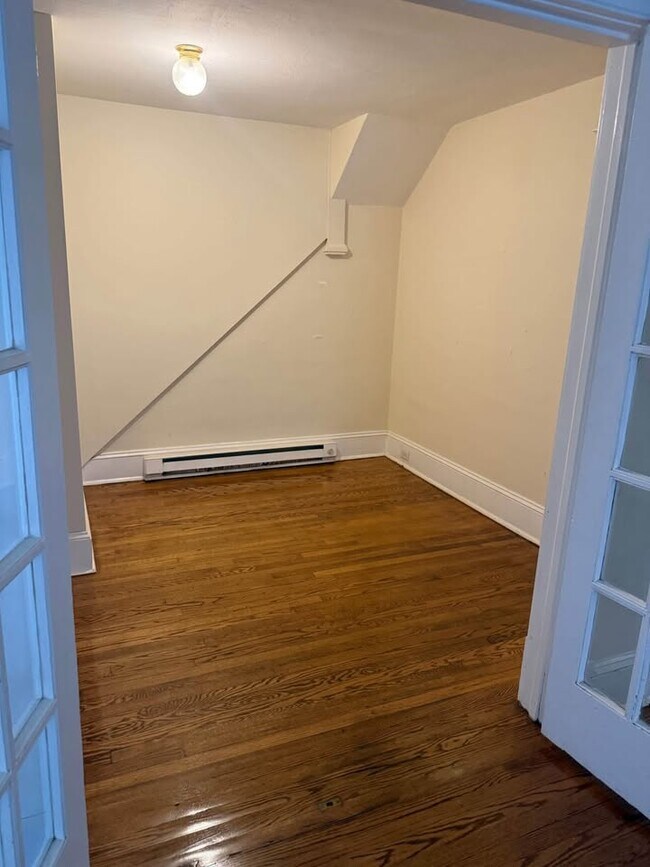 Building Photo - 668 Montrose Ave SE