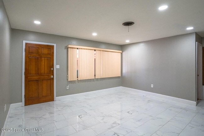 Building Photo - 1393 Stanley Dr