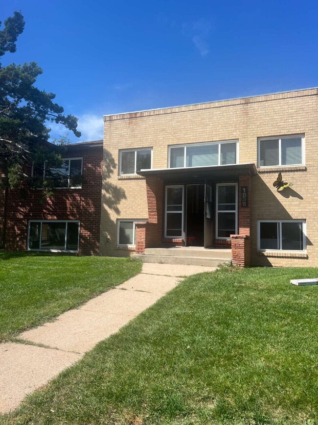 Building Photo - Newly renovated 1 bedroom apartment