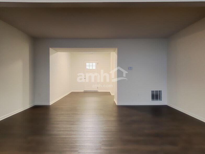 Building Photo - 15532 Outside Trail