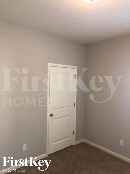 Building Photo - 5037 Bella Ct