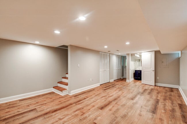 Building Photo - 8451 Water Oak Rd