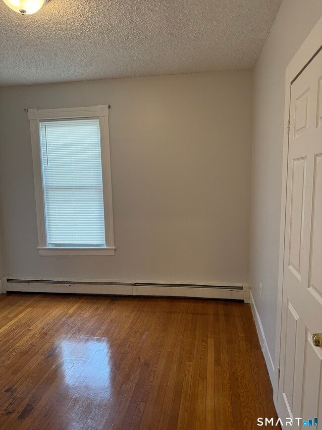 Building Photo - 192 Russ St