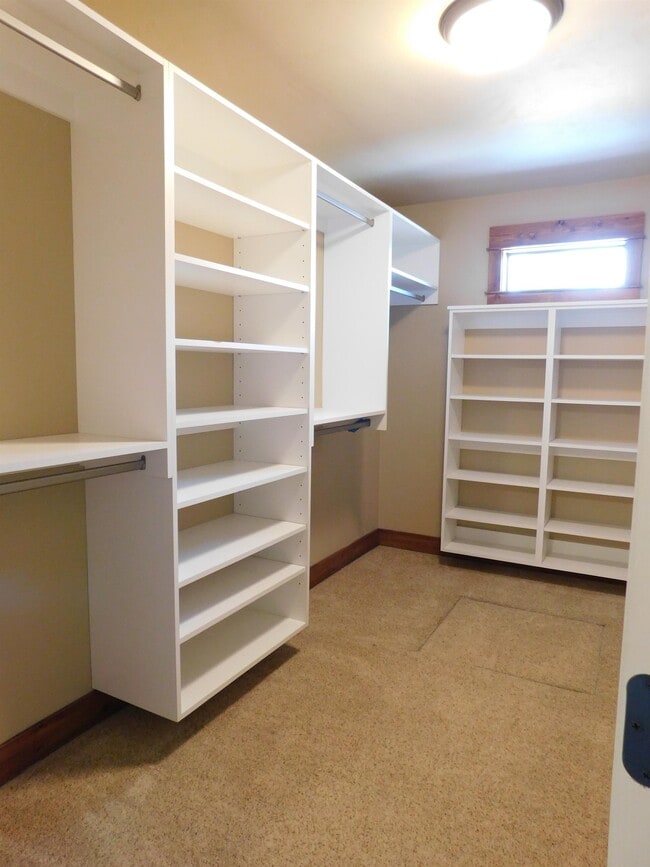 Building Photo - 117 Whispering Meadows Trail