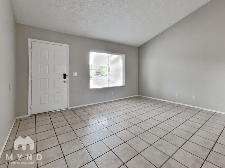 Building Photo - 11220 N 72nd Dr