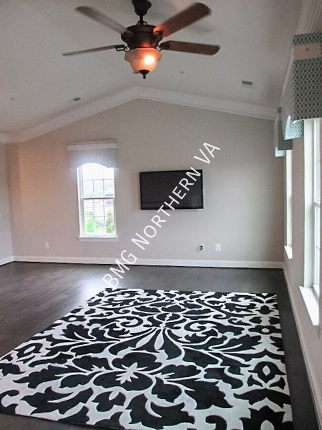 Building Photo - 24688 Hutchinson Farm Dr