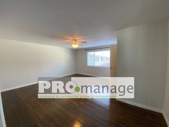 Building Photo - Three bed, one and a half bath townhouse in Idaho Falls