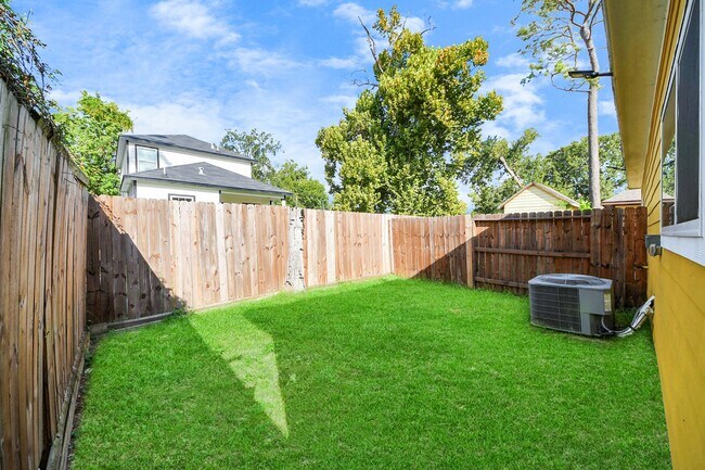Building Photo - 6827 Mcwilliams Dr