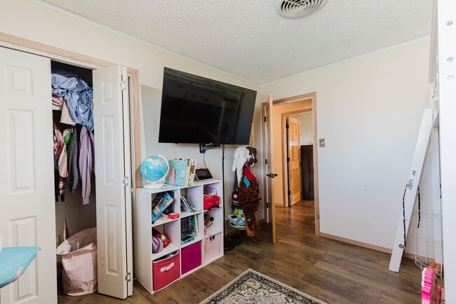 Building Photo - Spacious 3 Bedroom Home with Solar Panels and a Pool