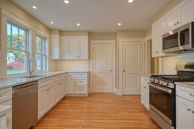 Building Photo - 71 Church St