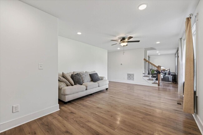 Building Photo - 542 Judah Cir