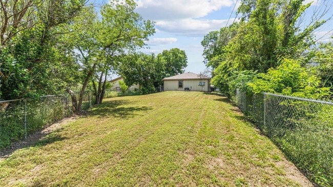 Building Photo - 2807 Terrace Dr