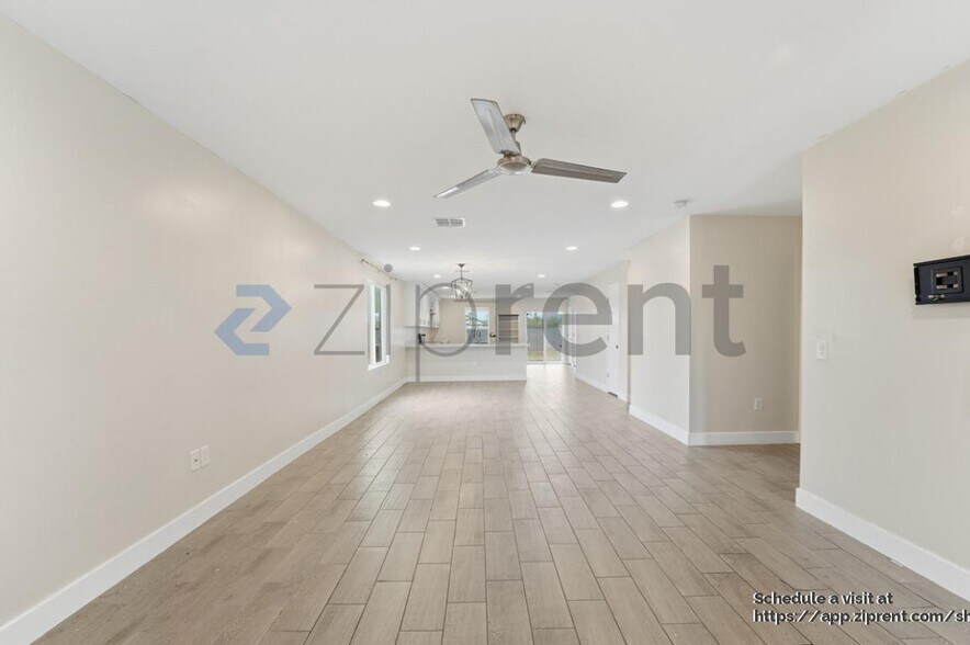 Building Photo - 1121 E Apache St